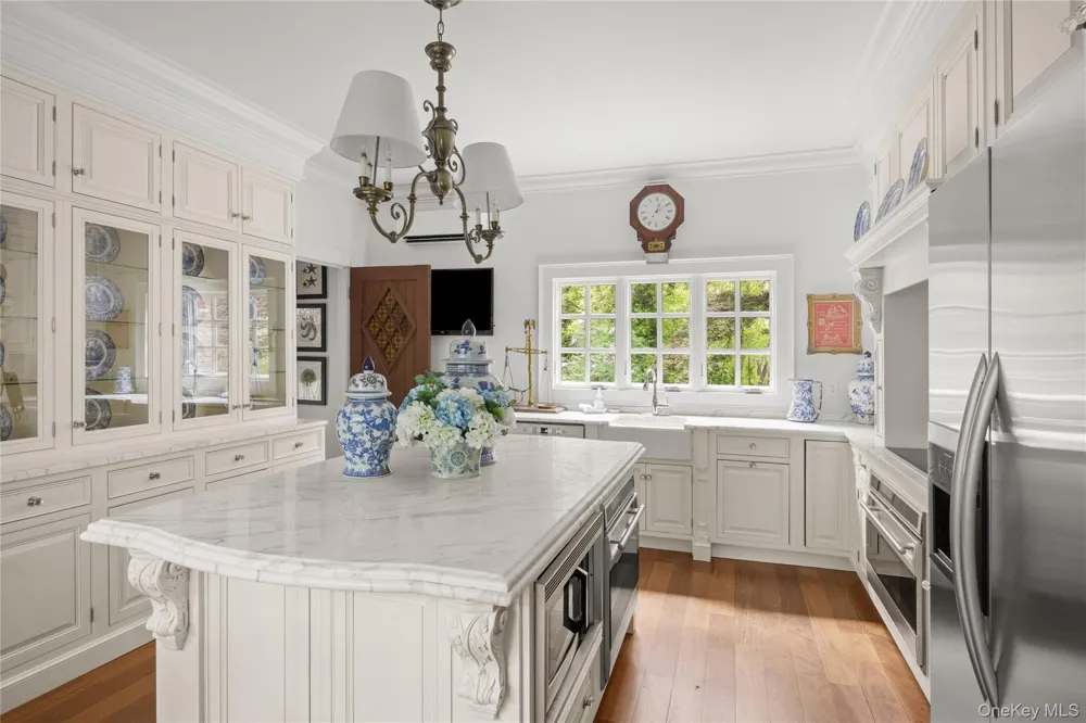 10 Pine Path Port Jefferson, NY 11777