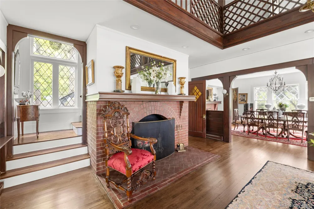 10 Pine Path Port Jefferson, NY 11777