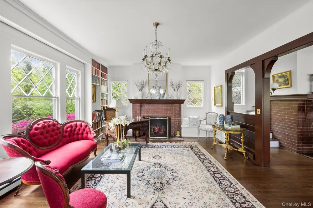 10 Pine Path Port Jefferson, NY 11777