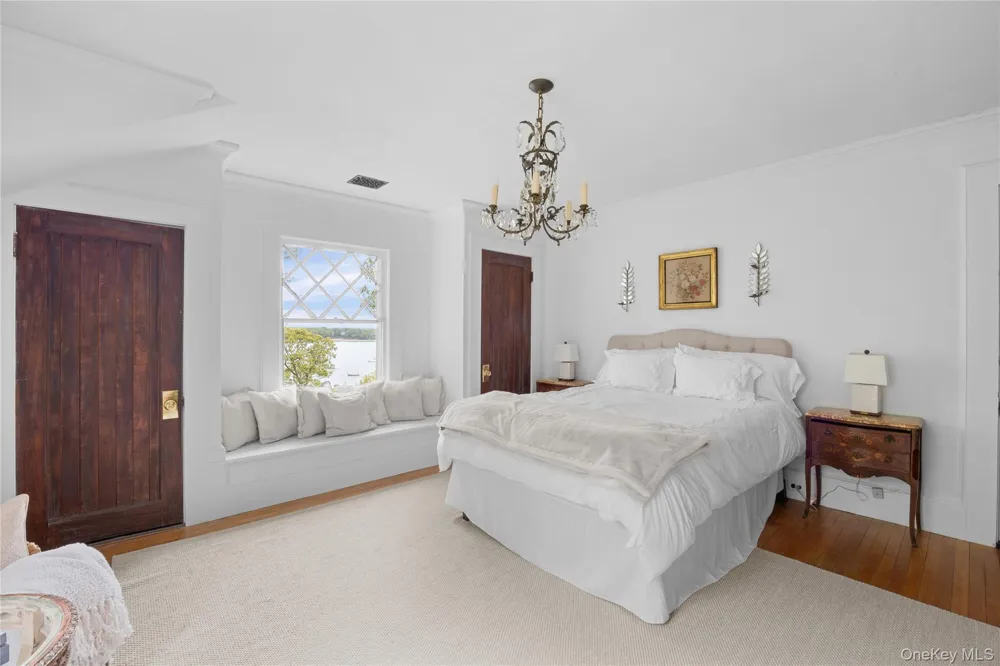 10 Pine Path Port Jefferson, NY 11777
