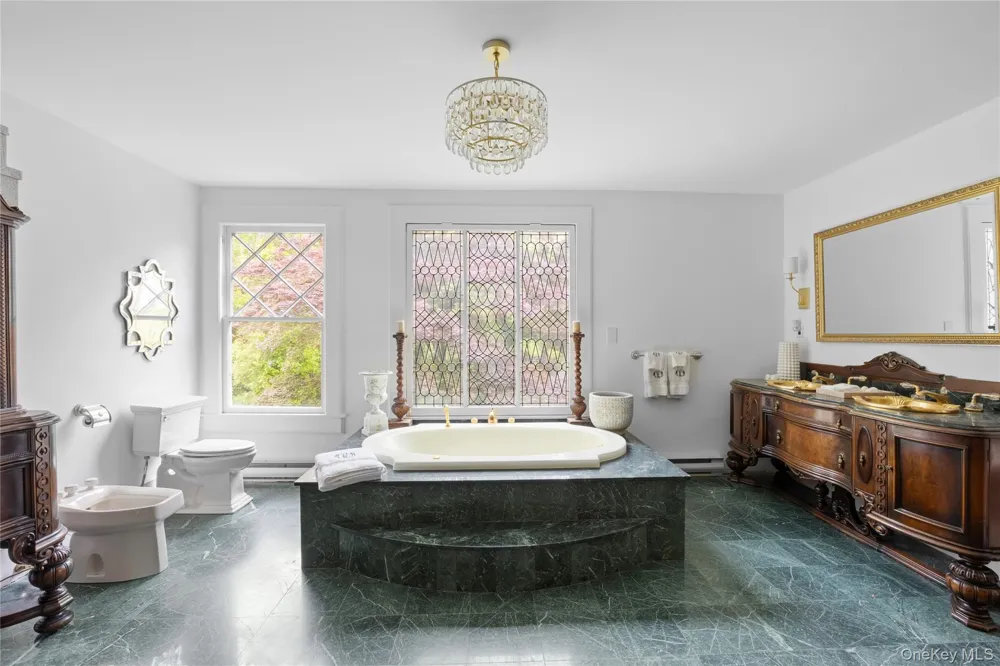 10 Pine Path Port Jefferson, NY 11777