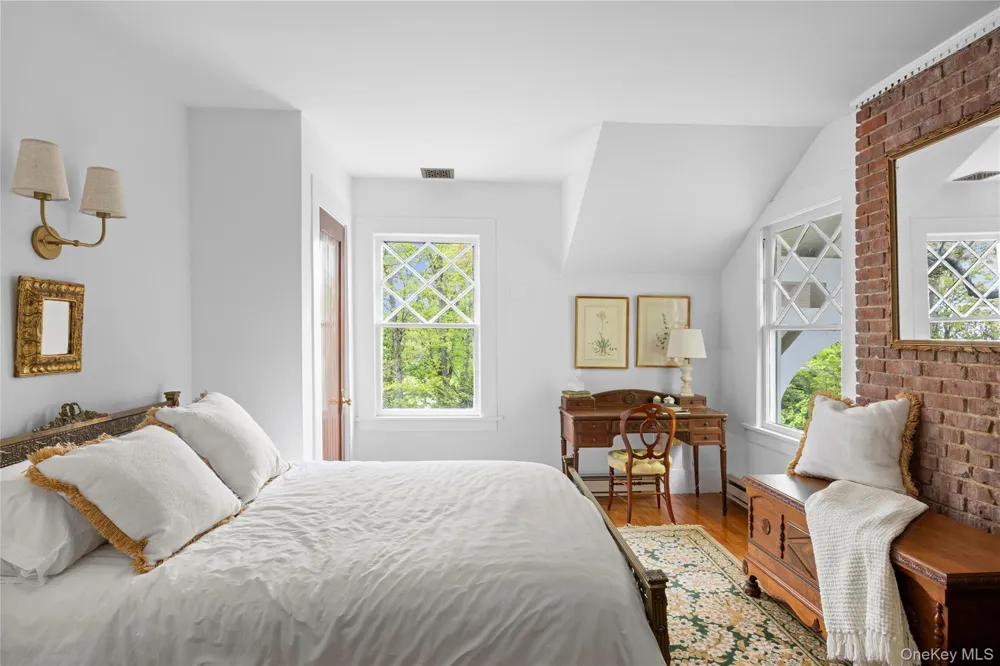 10 Pine Path Port Jefferson, NY 11777