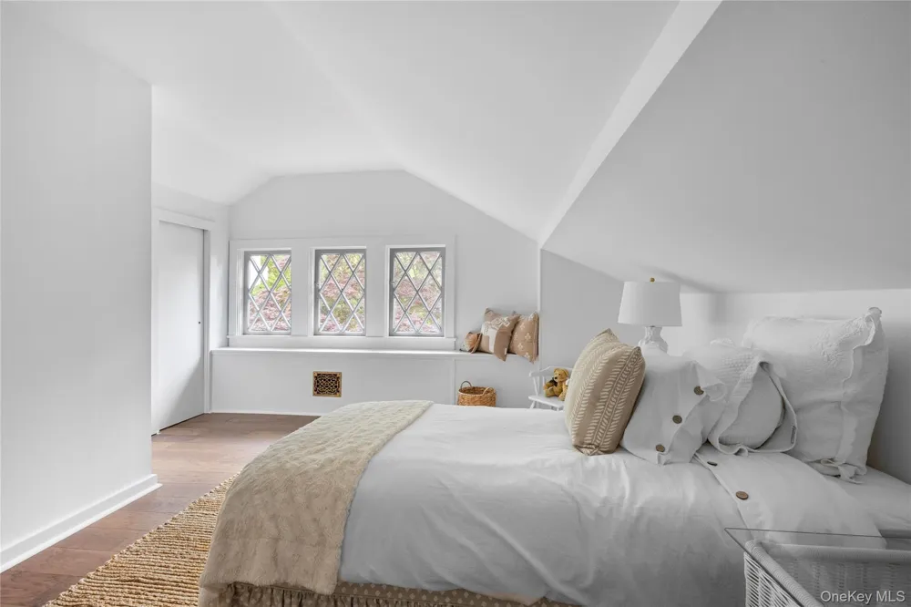 10 Pine Path Port Jefferson, NY 11777