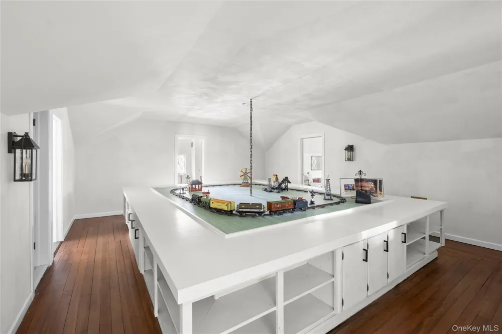10 Pine Path Port Jefferson, NY 11777