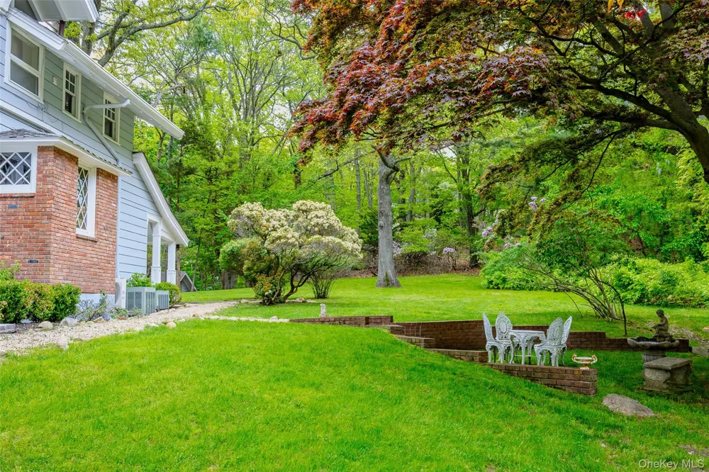 10 Pine Path Port Jefferson, NY 11777