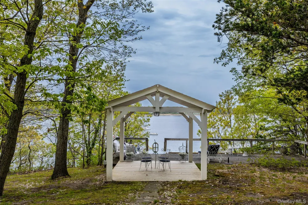 10 Pine Path Port Jefferson, NY 11777