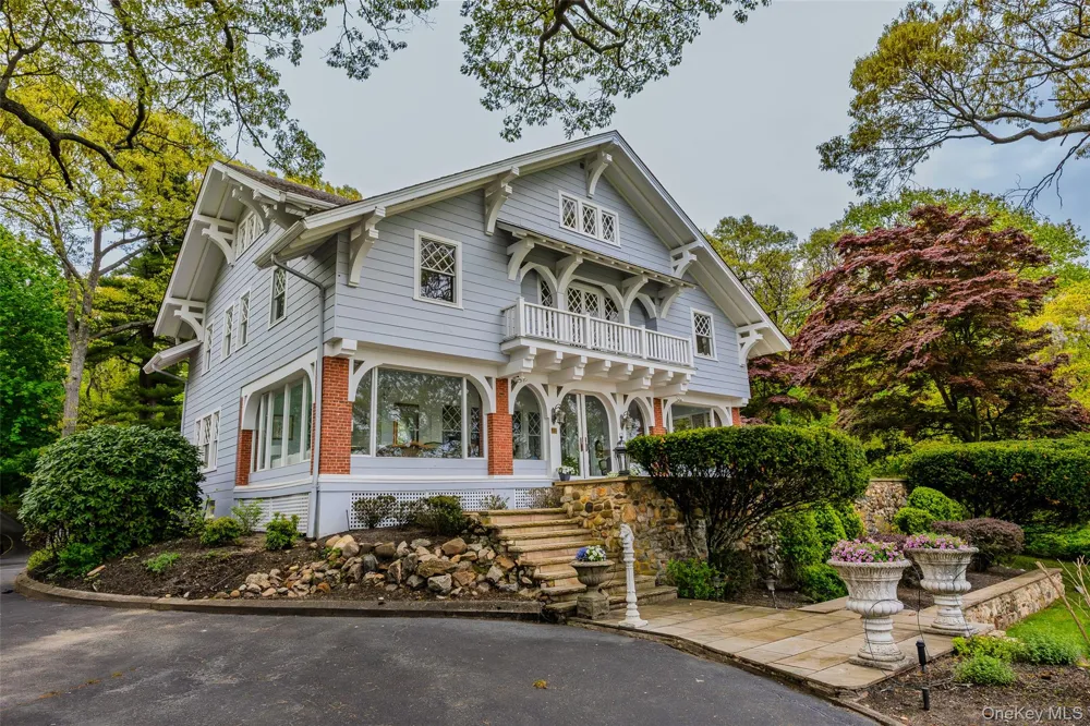 10 Pine Path Port Jefferson, NY 11777
