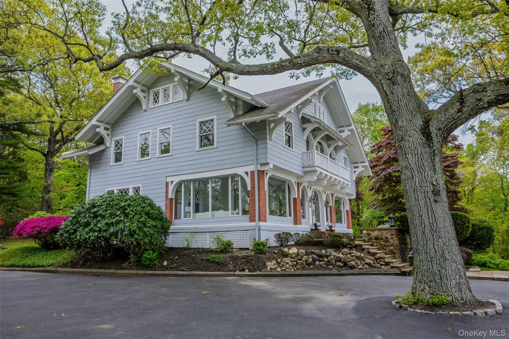 10 Pine Path Port Jefferson, NY 11777