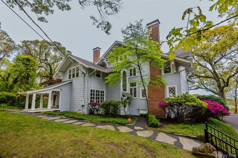 10 Pine Path Port Jefferson, NY 11777