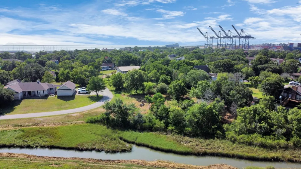 Shadylawn Avenue La Porte, TX 77571