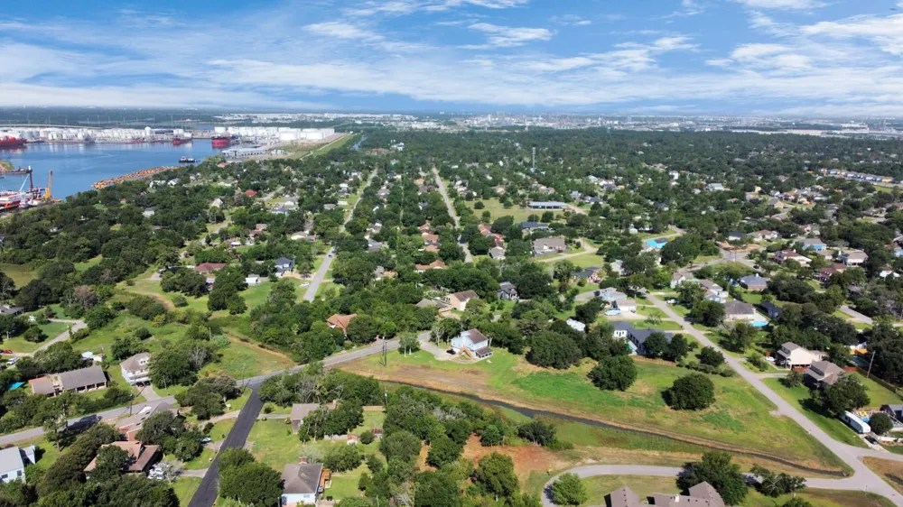 Shadylawn Avenue La Porte, TX 77571