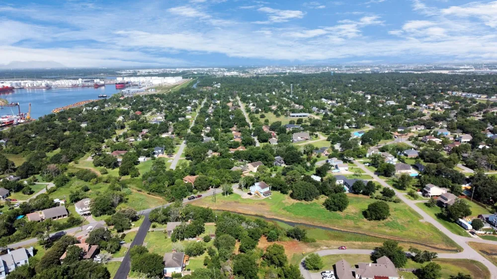 Shadylawn Avenue La Porte, TX 77571