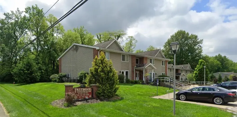 808 Treewood Dr Hillsboro, OH 45133