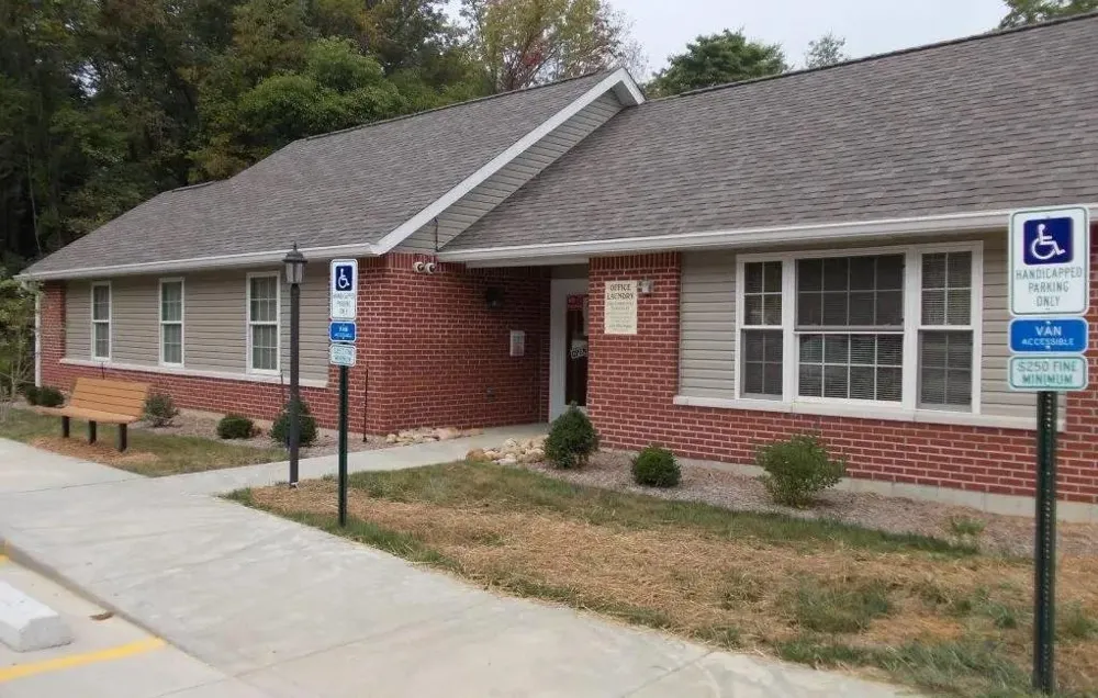 808 Treewood Dr Hillsboro, OH 45133