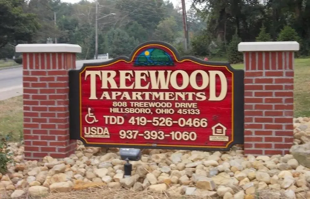 808 Treewood Dr Hillsboro, OH 45133