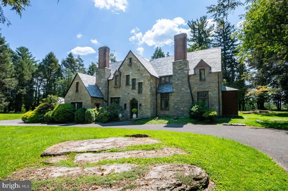 1804 BERNVILLE ROAD Reading, PA 19601