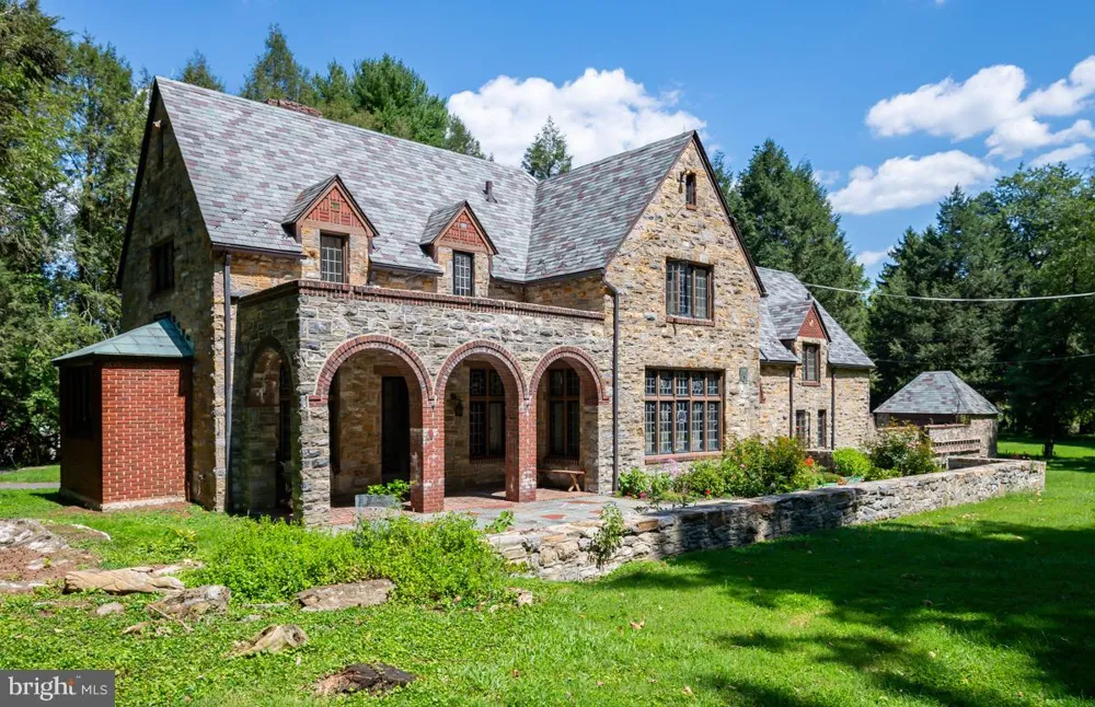 1804 BERNVILLE ROAD Reading, PA 19601