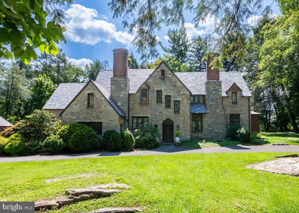 1804 BERNVILLE ROAD Reading, PA 19601