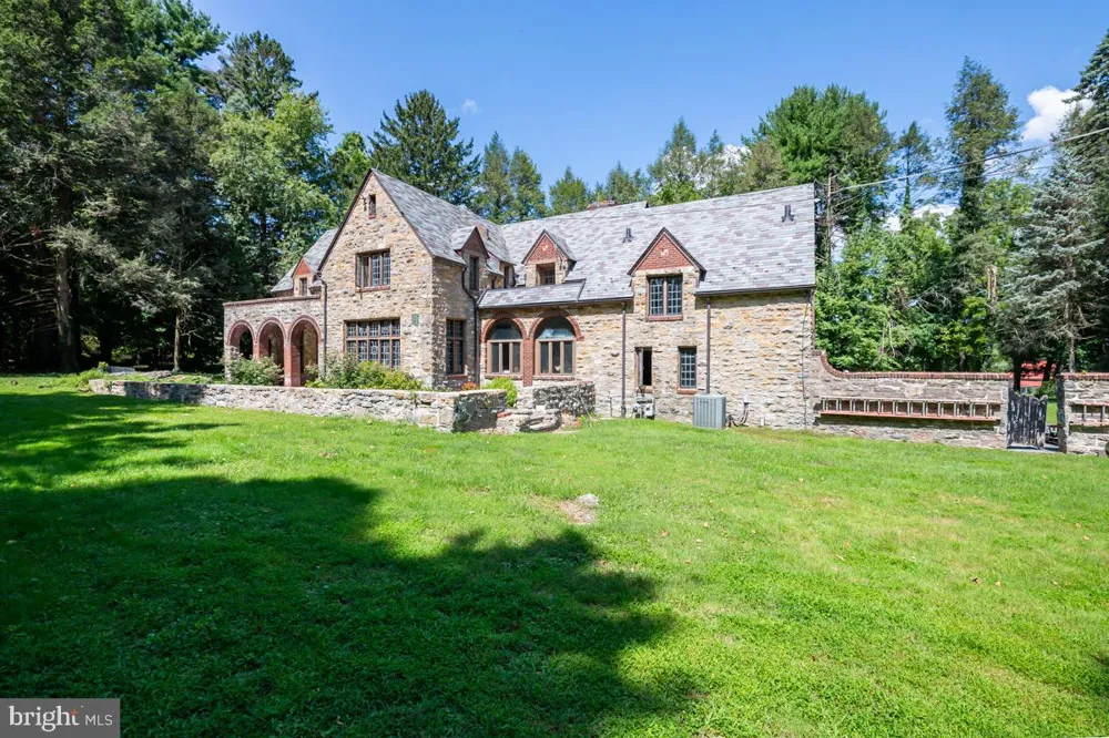 1804 BERNVILLE ROAD Reading, PA 19601