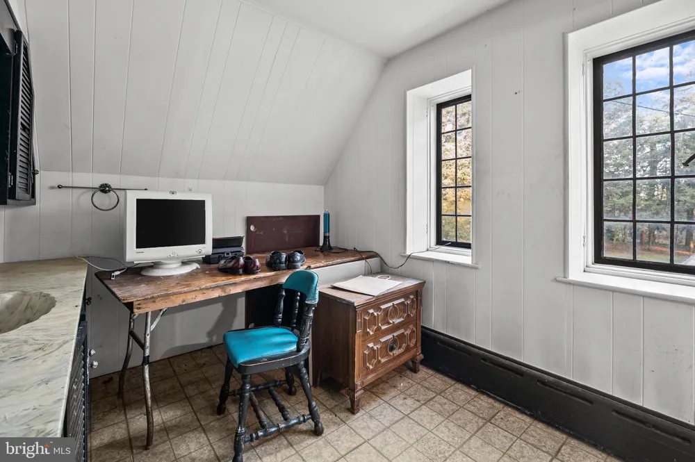 1804 BERNVILLE ROAD Reading, PA 19601