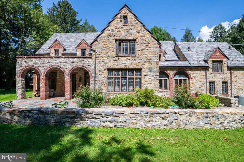1804 BERNVILLE ROAD Reading, PA 19601