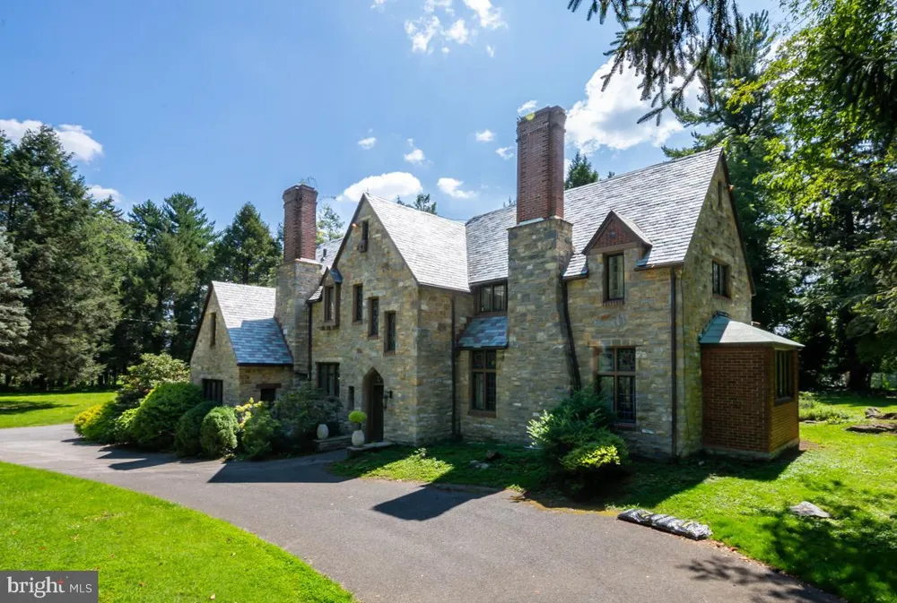 1804 BERNVILLE ROAD Reading, PA 19601