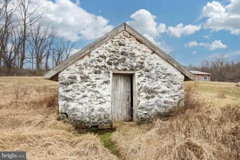 380 GLEN ROY ROAD