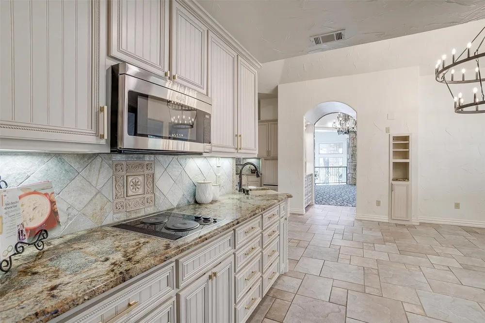 5010 Comanche Vista Court De Cordova, TX 76049