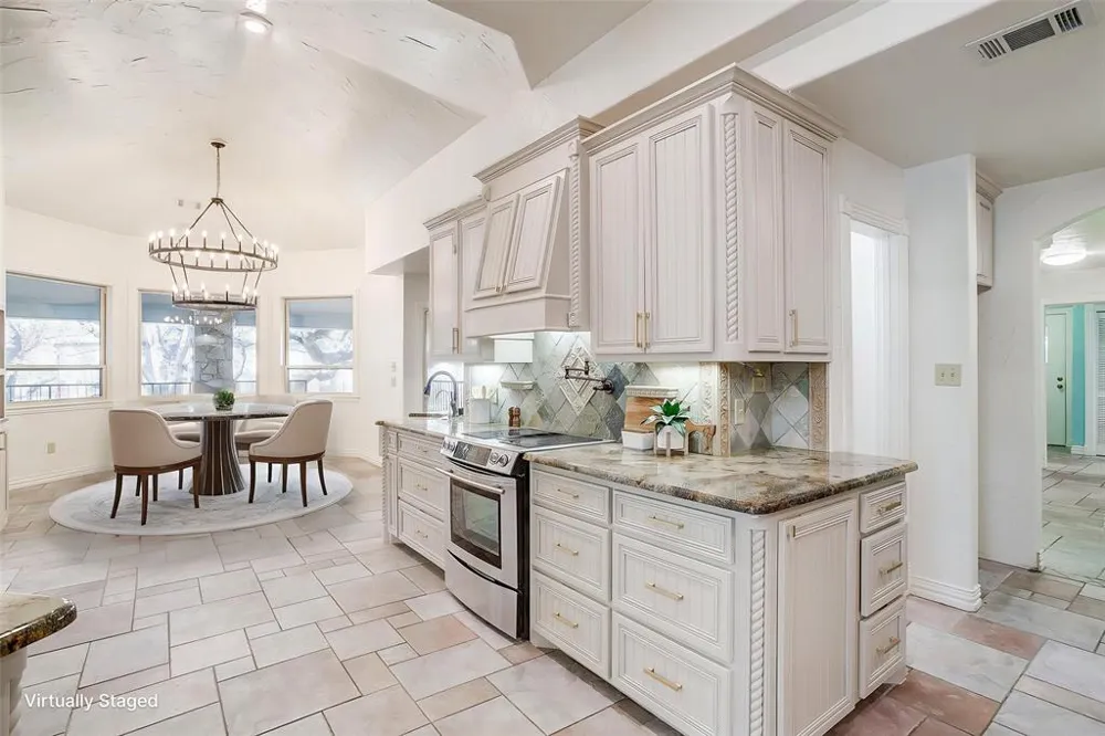 5010 Comanche Vista Court De Cordova, TX 76049