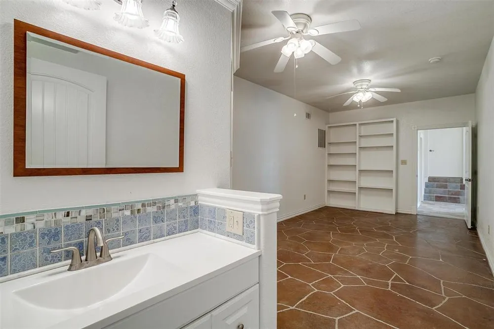 5010 Comanche Vista Court De Cordova, TX 76049