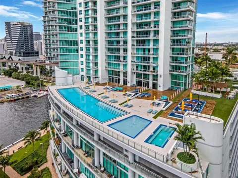 92 SW 3rd St #4104