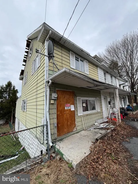 6 W WALNUT STREET