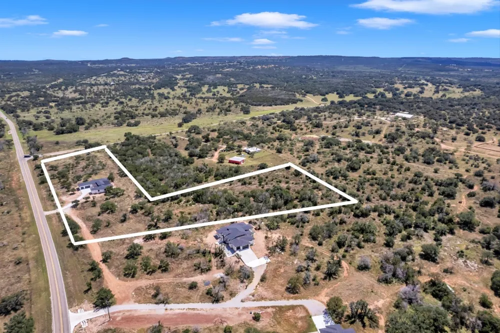 6425 Ranch Road 962 W Round Mountain, TX 78663