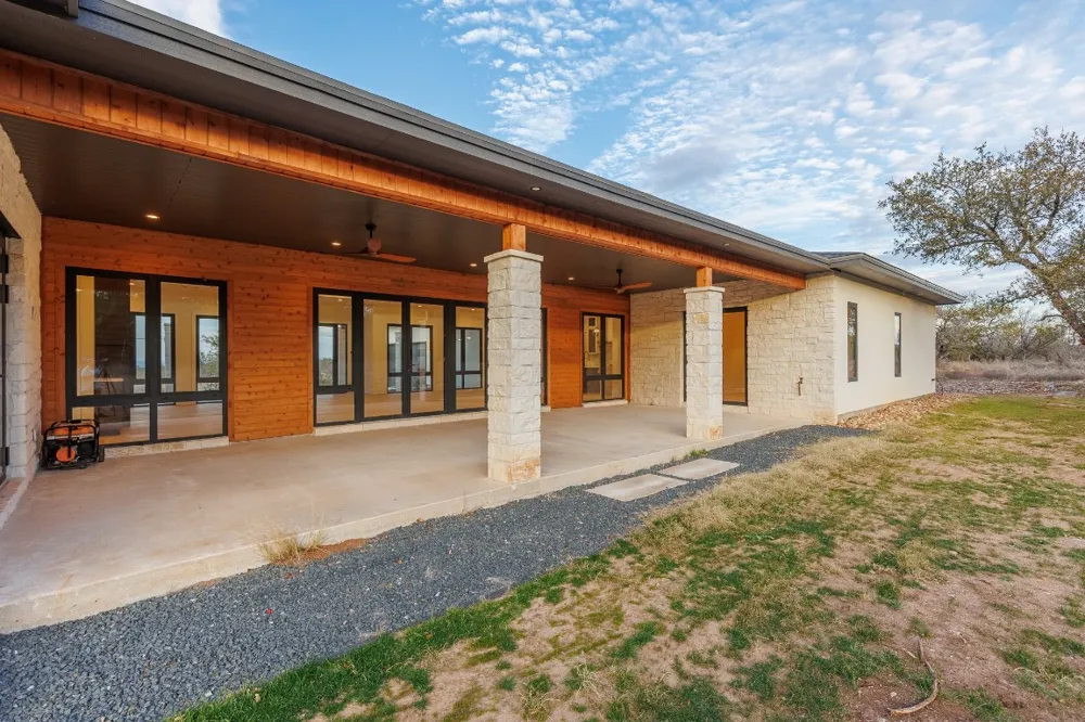 6425 Ranch Road 962 W Round Mountain, TX 78663