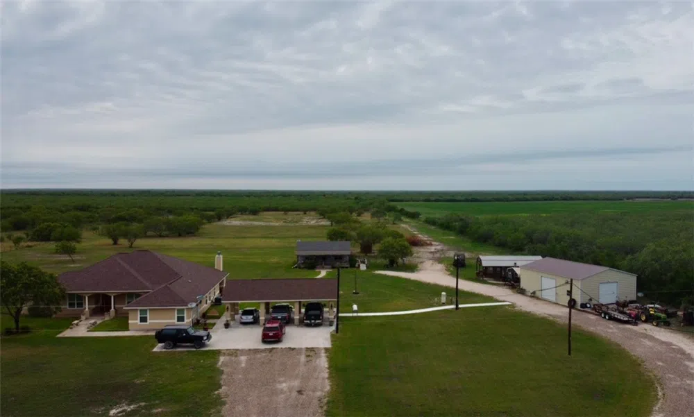 527 COYOTE RANCH (PVT) RD, Alice, TX 78332