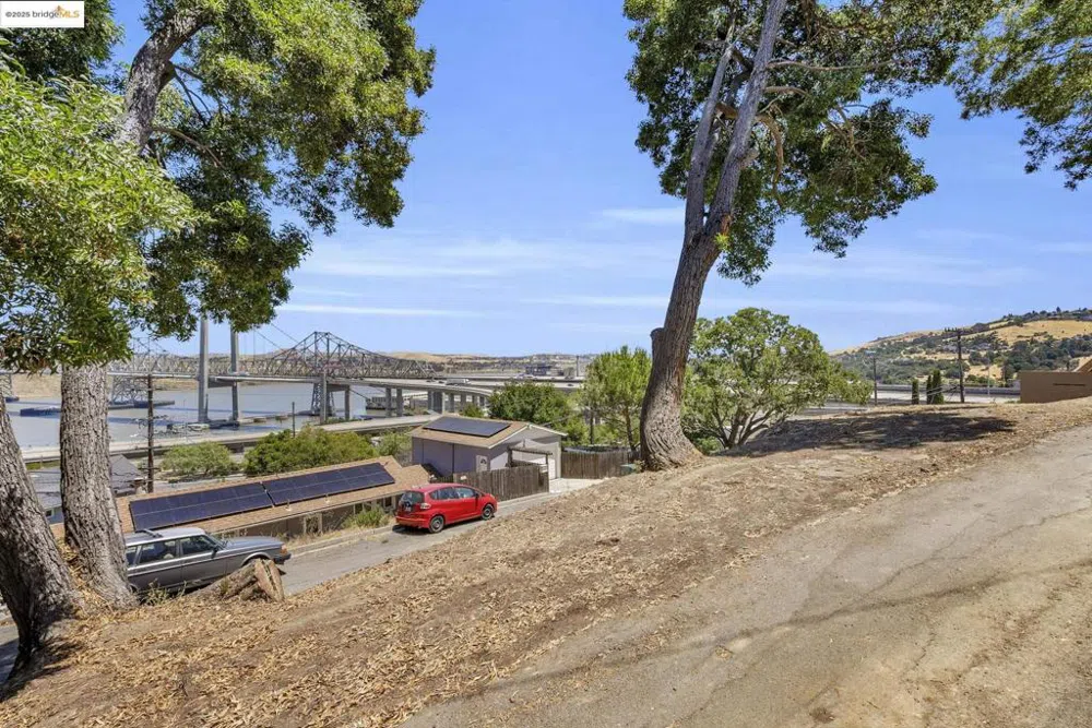 125 Kendall Ave Crockett, CA 94525