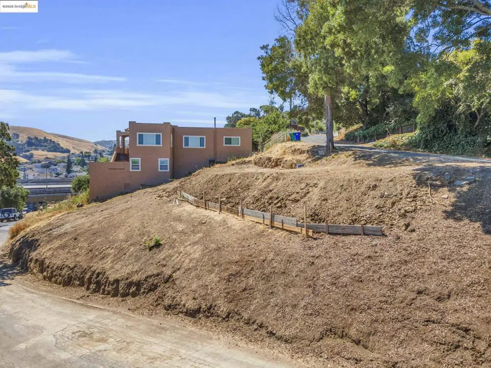 125 Kendall Ave Crockett, CA 94525