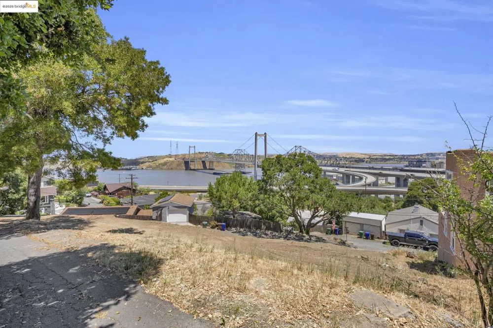 125 Kendall Ave Crockett, CA 94525