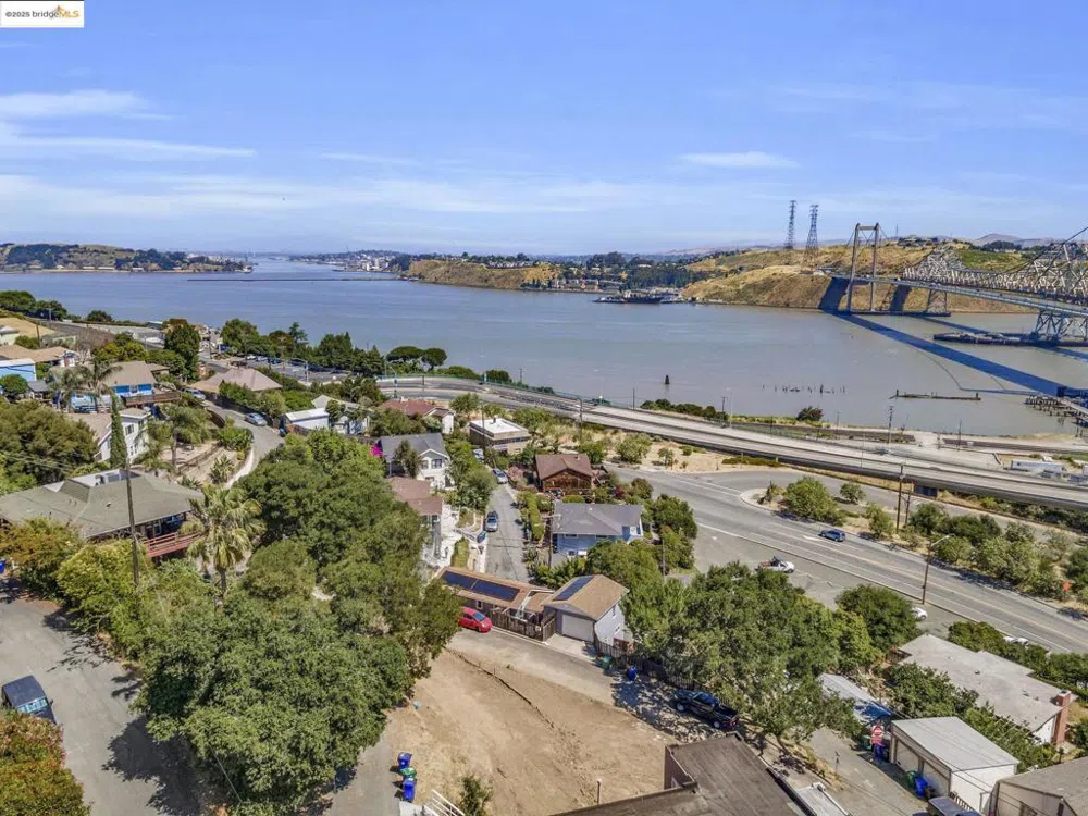 125 Kendall Ave Crockett, CA 94525