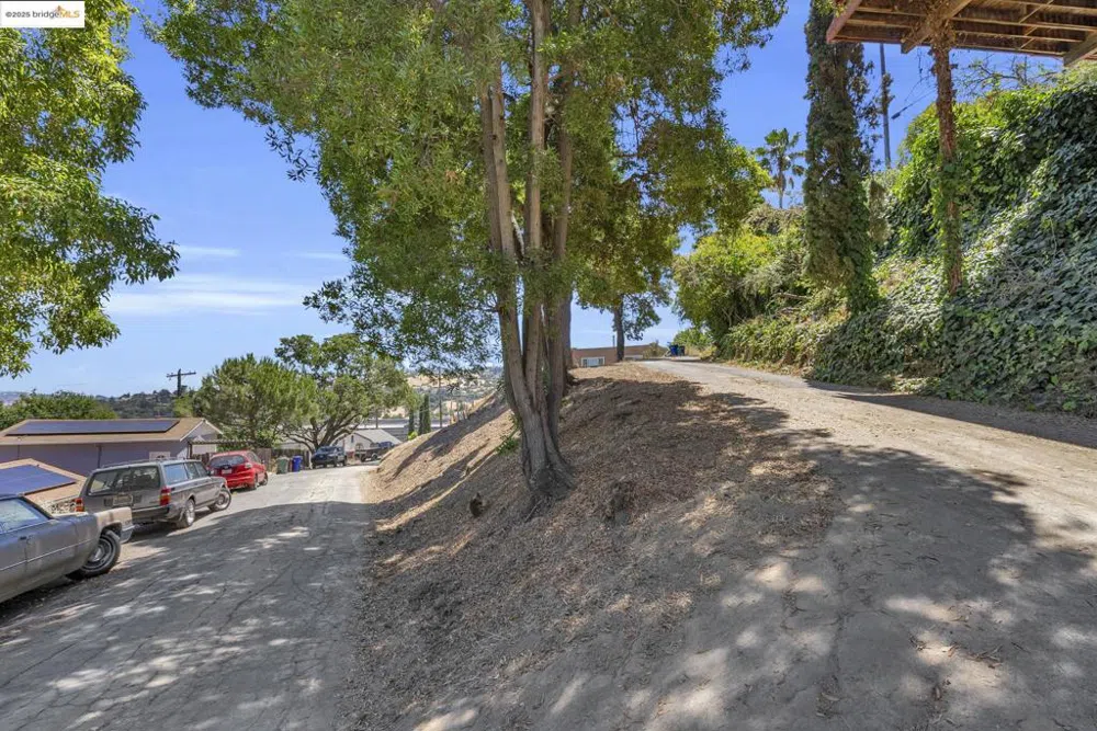 125 Kendall Ave Crockett, CA 94525