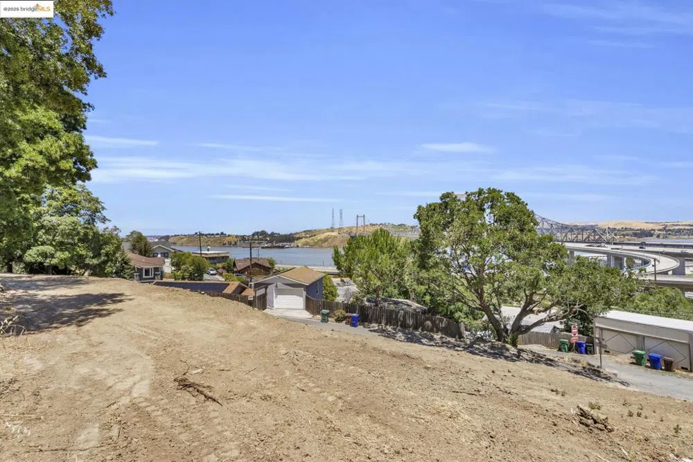 125 Kendall Ave Crockett, CA 94525