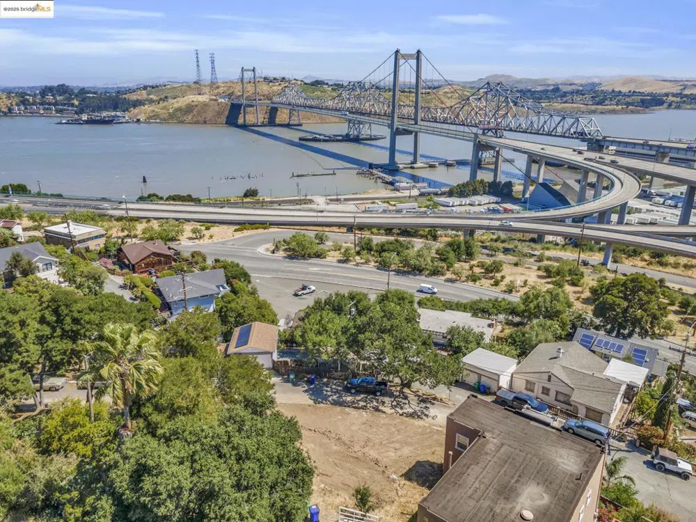 125 Kendall Ave Crockett, CA 94525