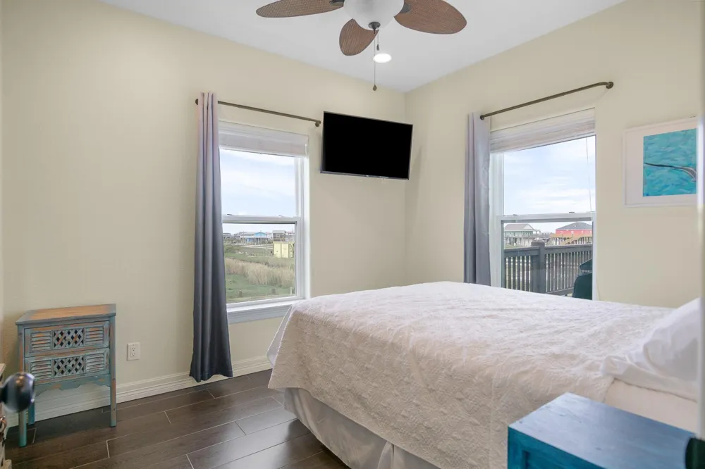 1086 Pennington Street Gilchrist, TX 77617