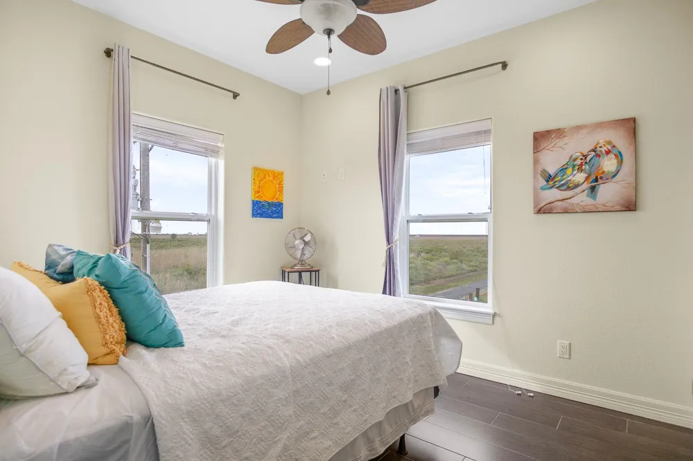 1086 Pennington Street Gilchrist, TX 77617