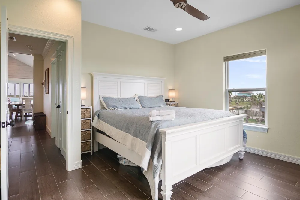 1086 Pennington Street Gilchrist, TX 77617