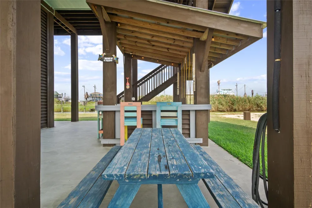 1086 Pennington Street Gilchrist, TX 77617
