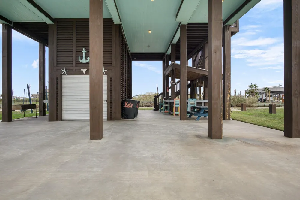 1086 Pennington Street Gilchrist, TX 77617