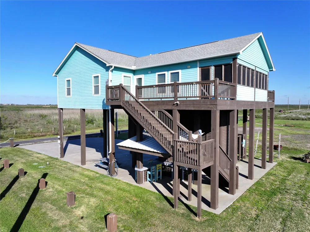 1086 Pennington Street Gilchrist, TX 77617
