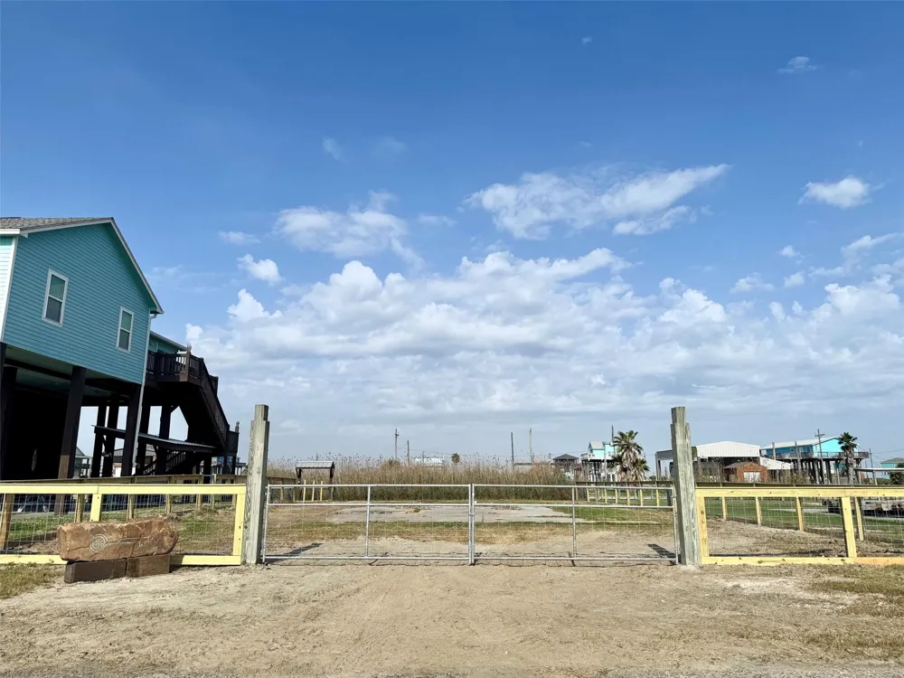 1086 Pennington Street Gilchrist, TX 77617