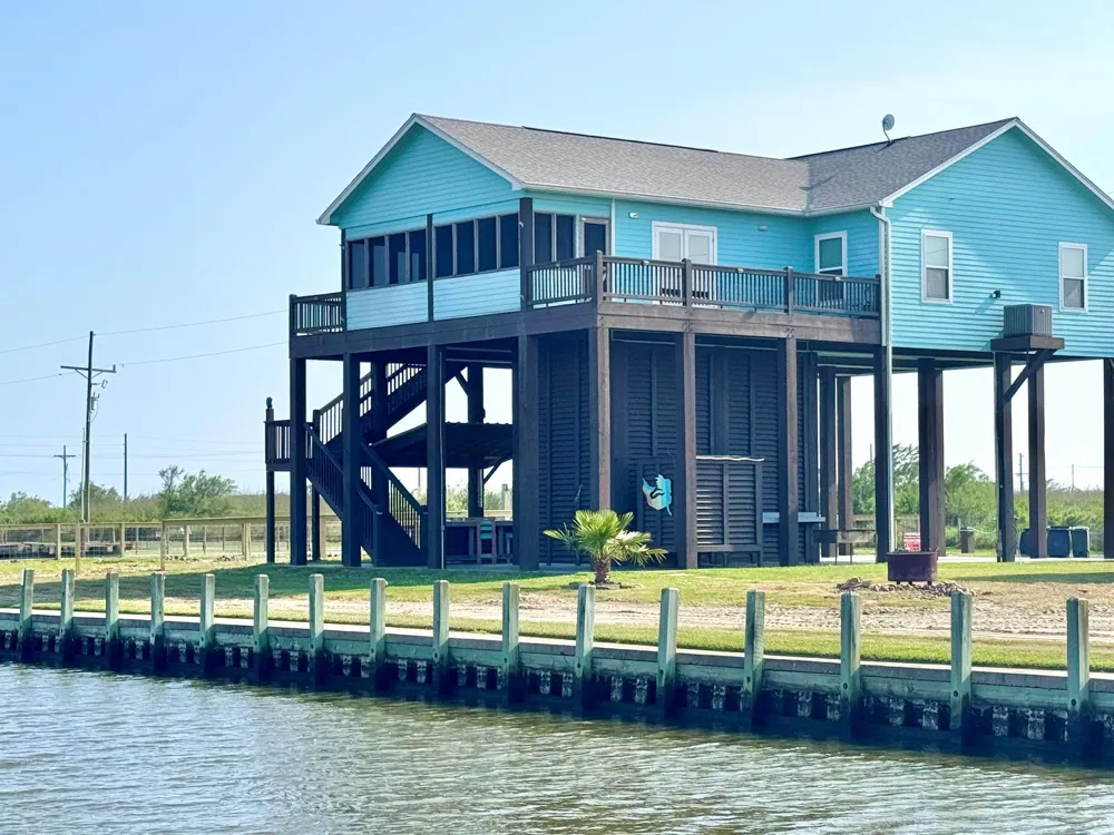 1086 Pennington Street Gilchrist, TX 77617